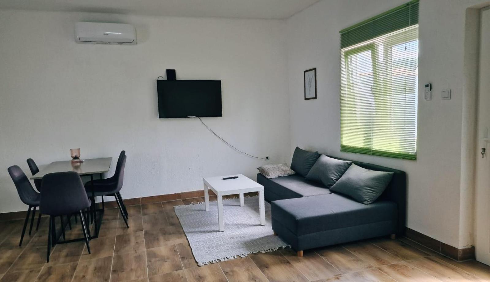 Apartman Lena Tusilovic Exterior foto