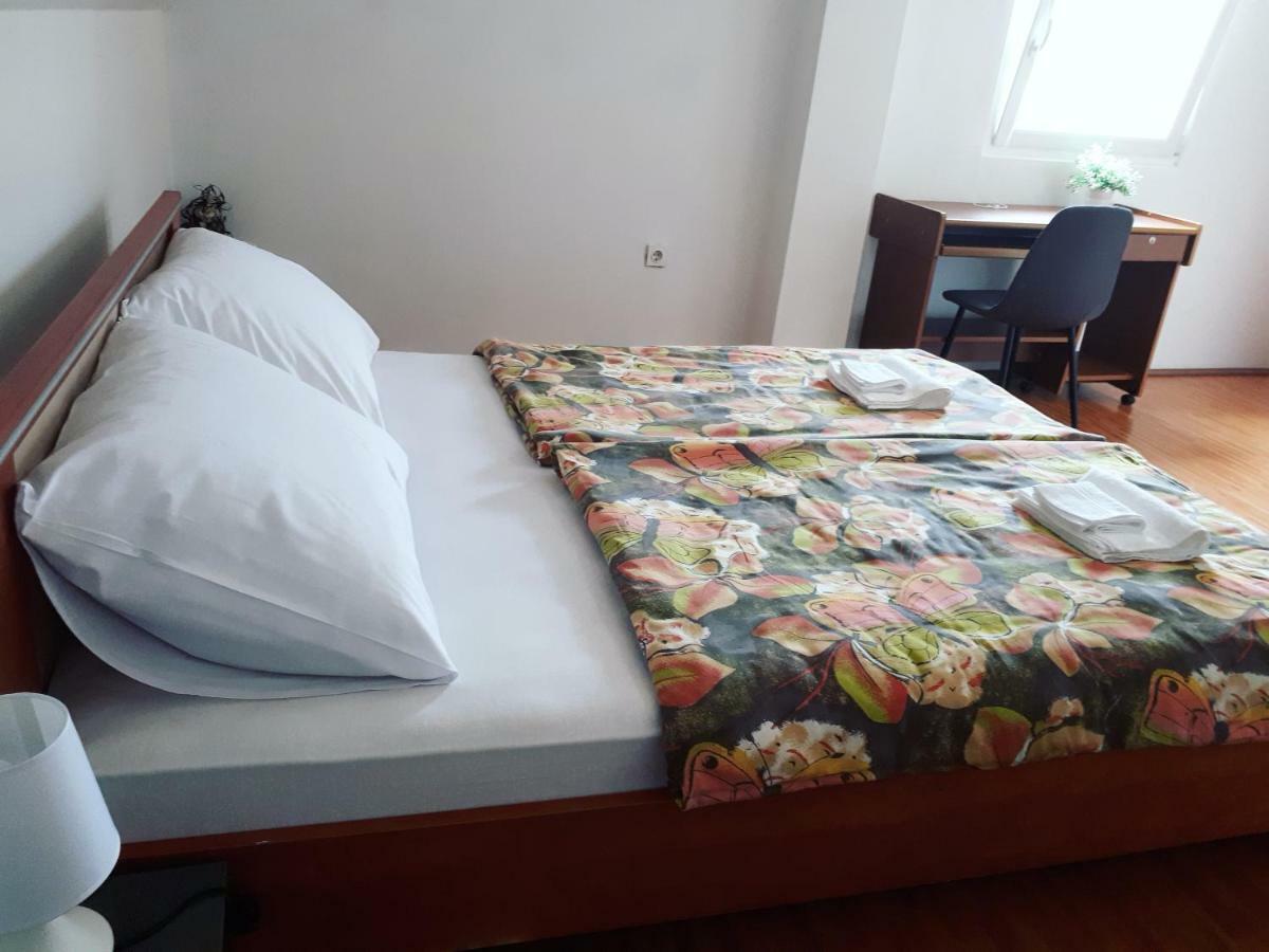Apartman Lena Tusilovic Exterior foto