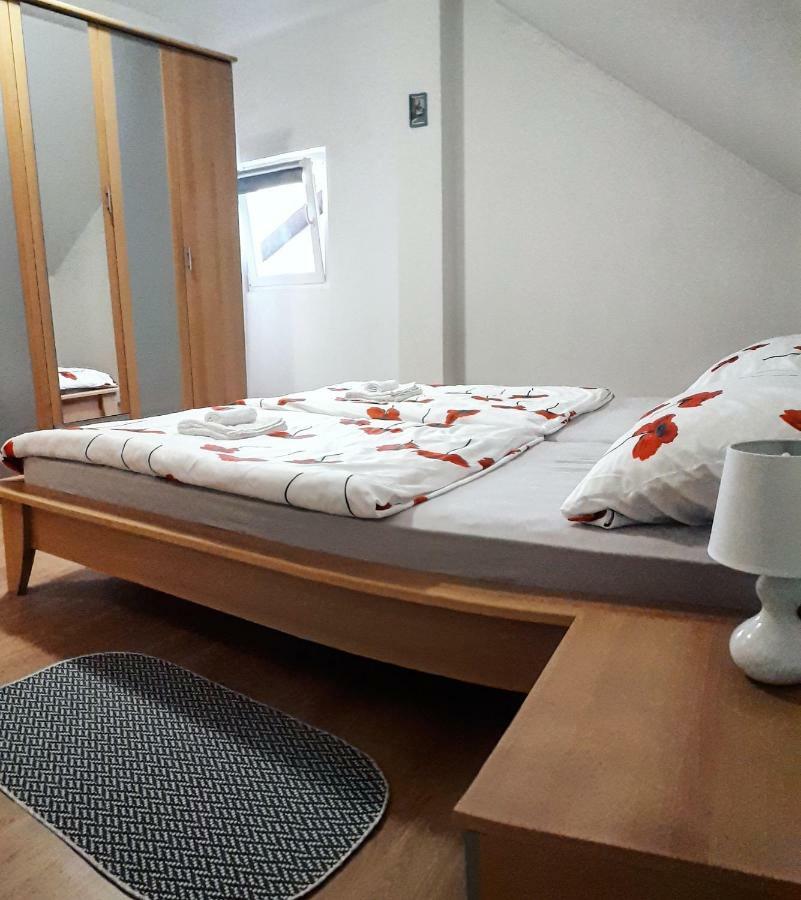Apartman Lena Tusilovic Exterior foto